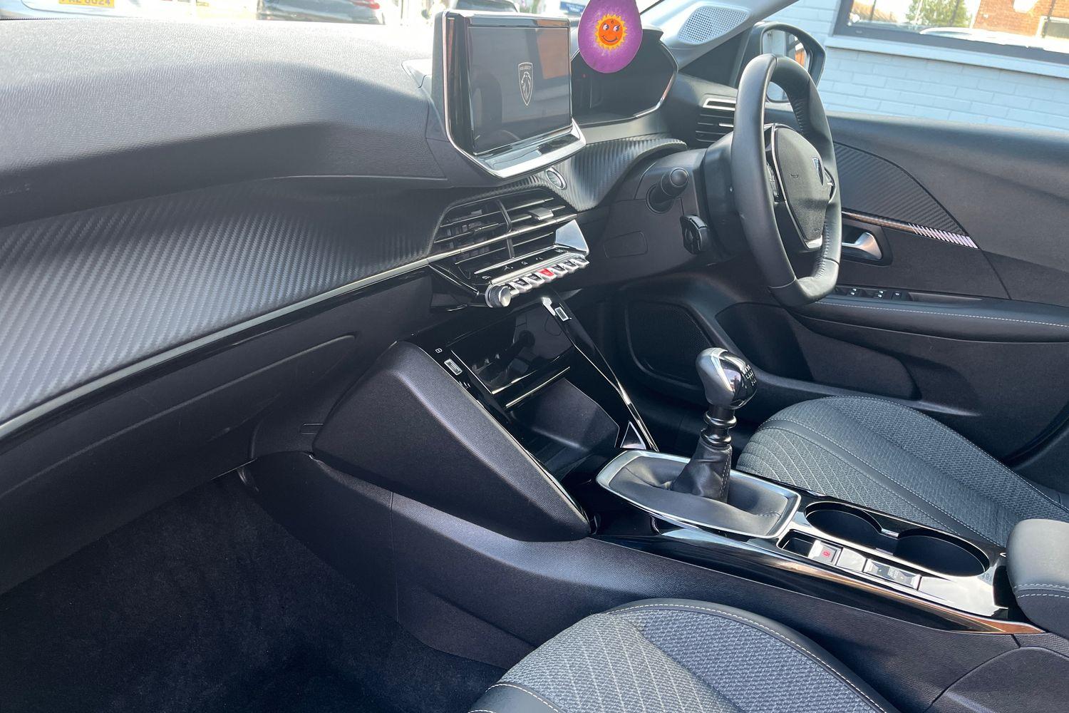 Peugeot 208 Photo 17