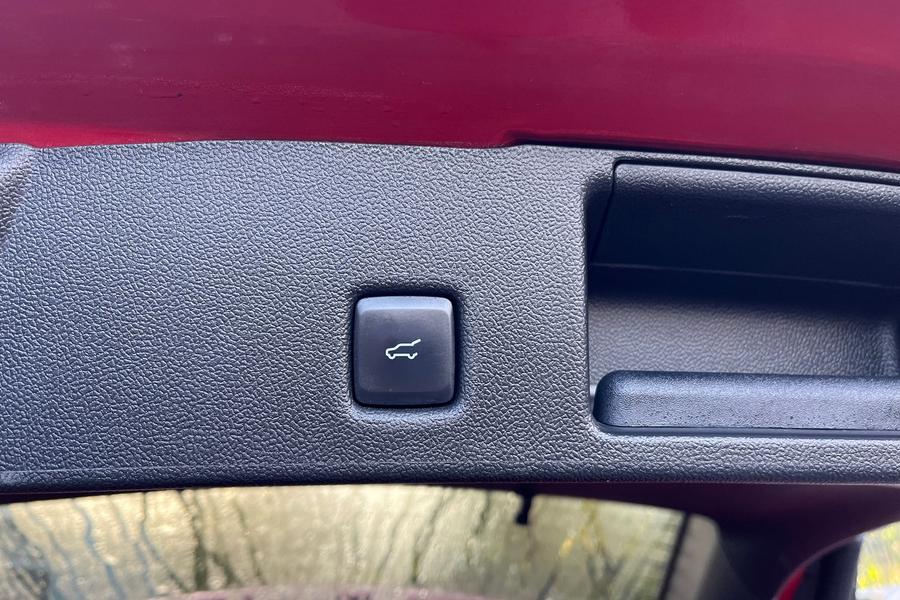 Ford Kuga Photo autoimg-fb535c5585dbdd09e3b1d625642db15a74d728ce.jpg