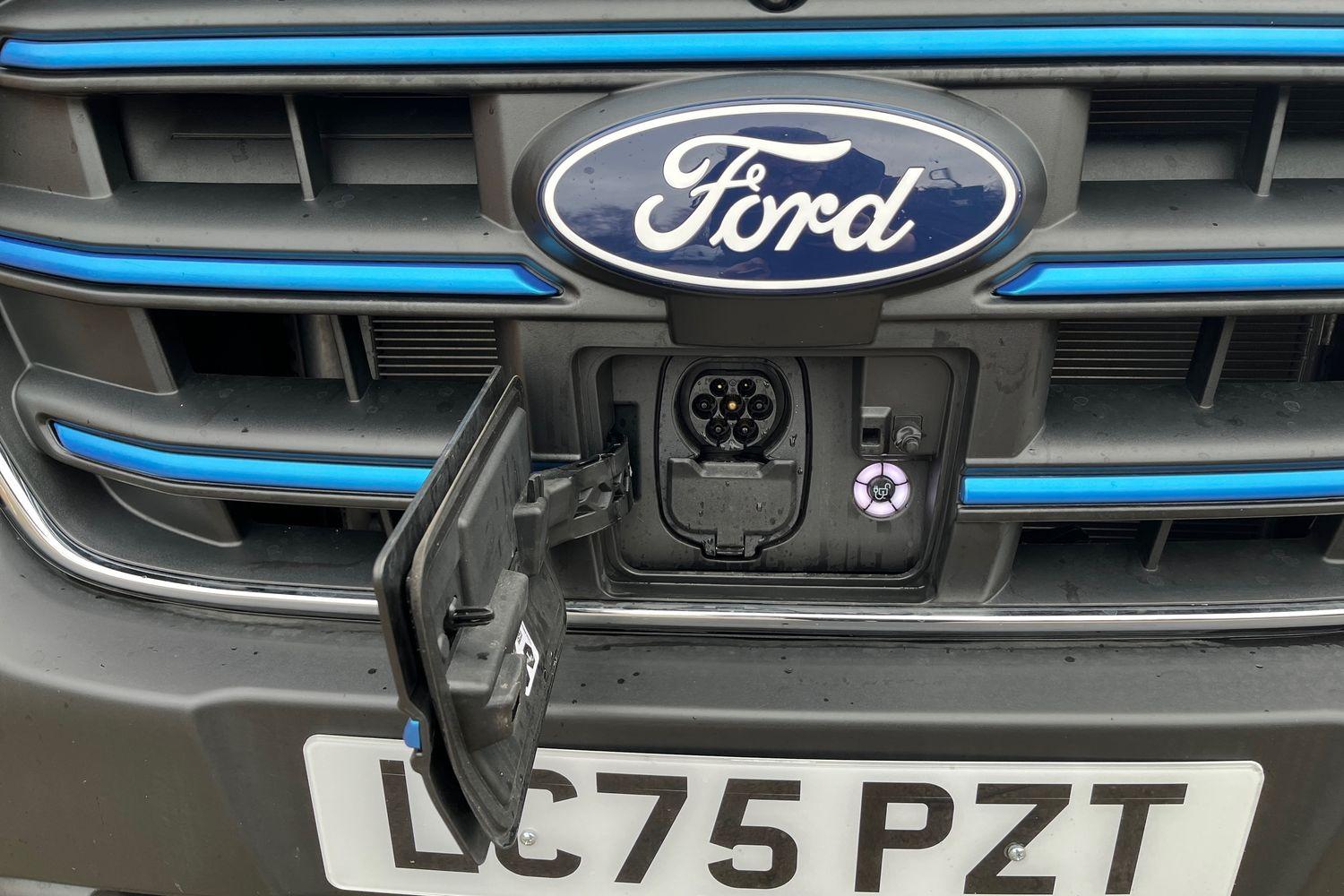 Ford E-TRANSIT Photo 20