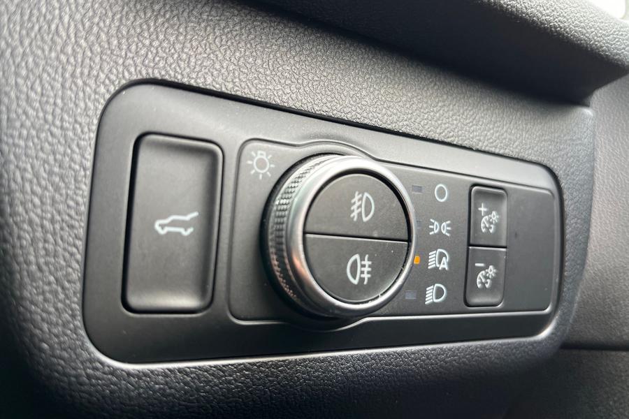 Ford Kuga Photo autoimg-fb5a4c2f3728b827fb1f72f775d5b5438dcece12.jpg