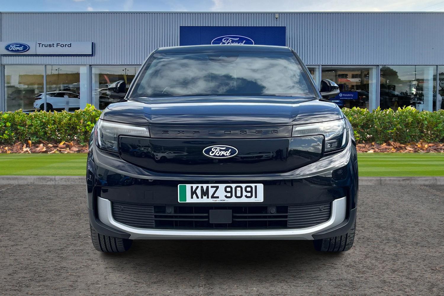 Ford Explorer Photo 5