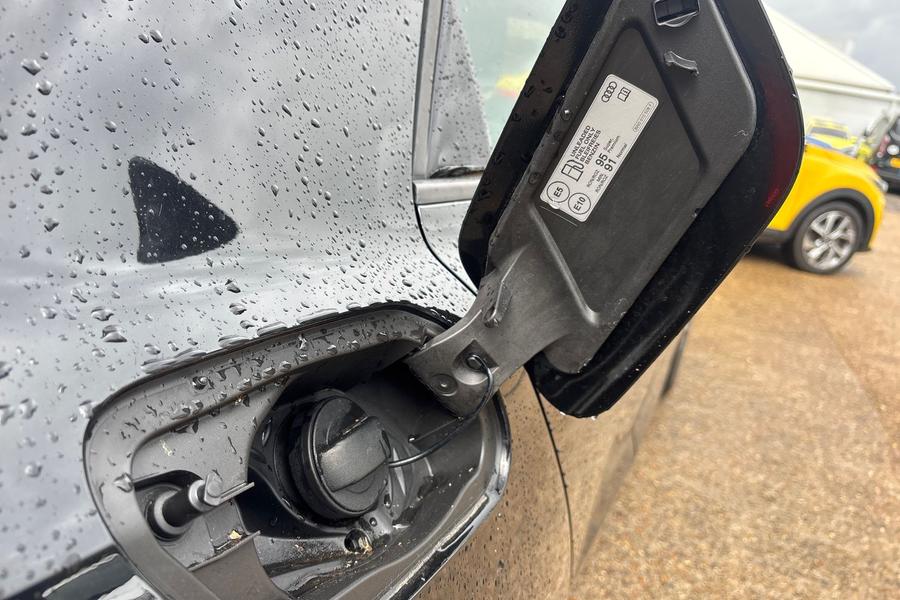 Audi A1 Photo autoimg-fb5eacd3c2fb3fb82fcc7dd5631bc0d2c040d230.jpg