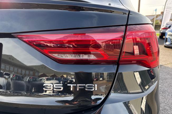 AUDI Q3 Photo 19