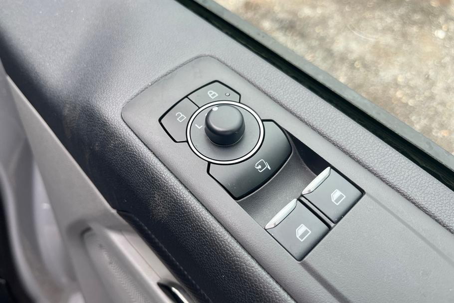 Used Ford E-TRANSIT CUSTOM WR26OFM 24