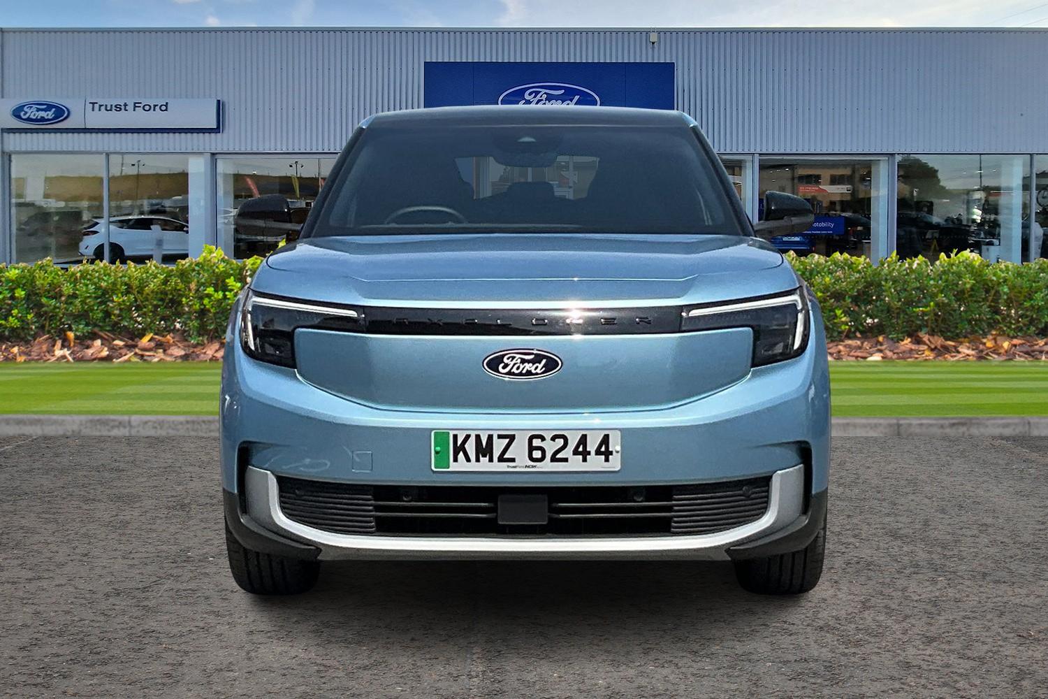 Ford EXPLORER Photo 5