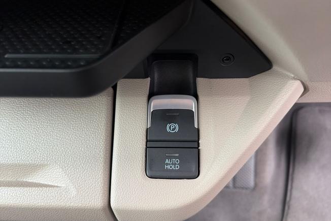 VOLKSWAGEN Multivan Photo 42