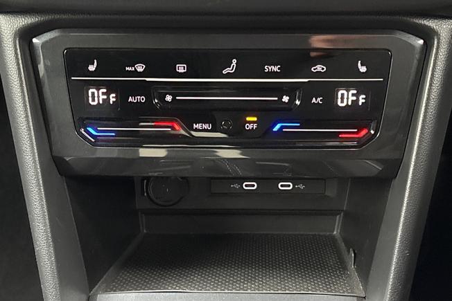 VOLKSWAGEN Tiguan Photo 24