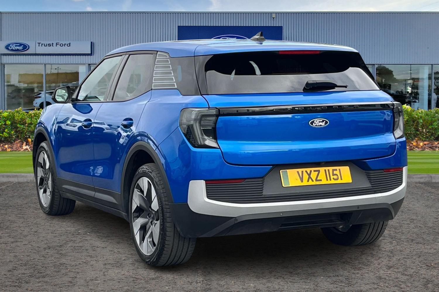 Ford EXPLORER Photo 1