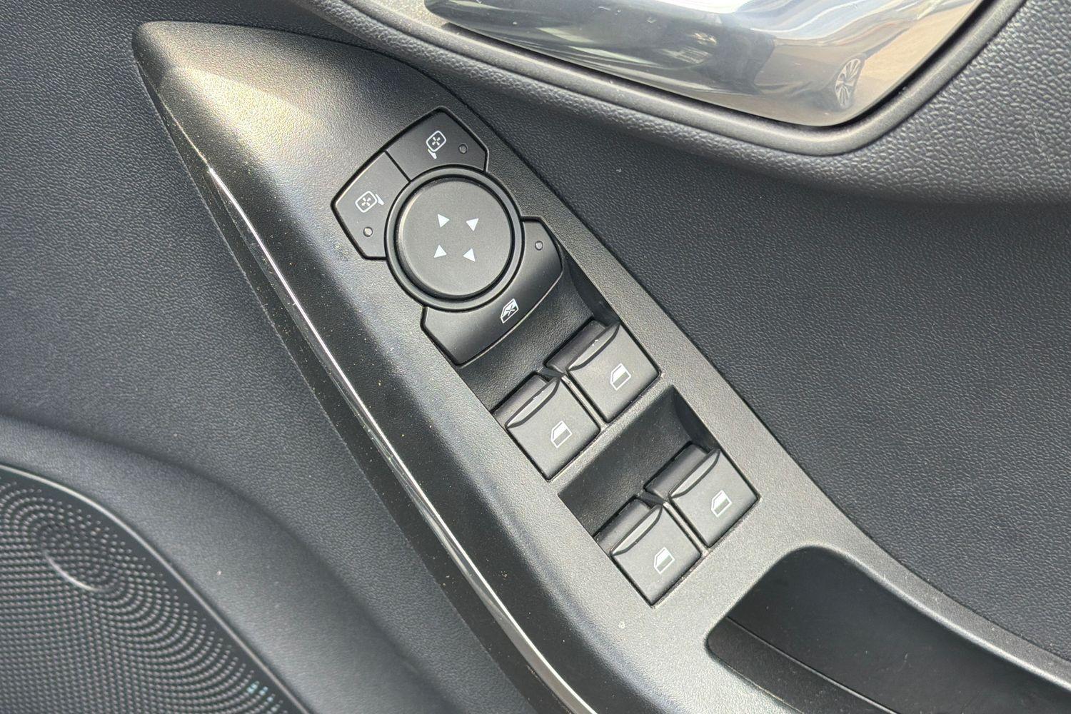 Ford FIESTA Photo 15