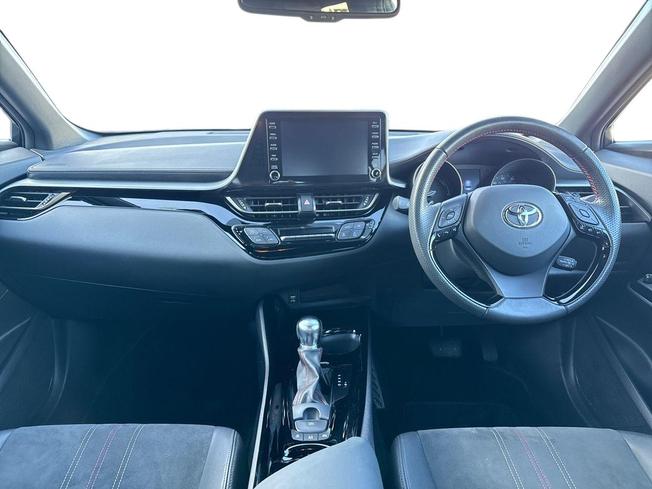 TOYOTA C-Hr Photo 10