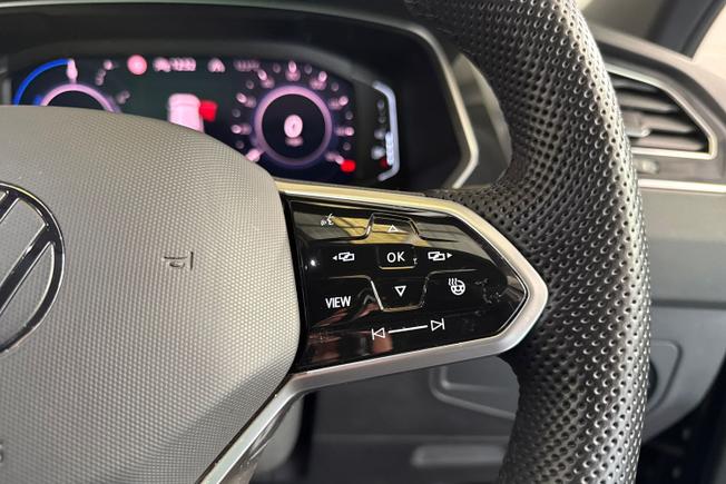 VOLKSWAGEN Tiguan Photo 17