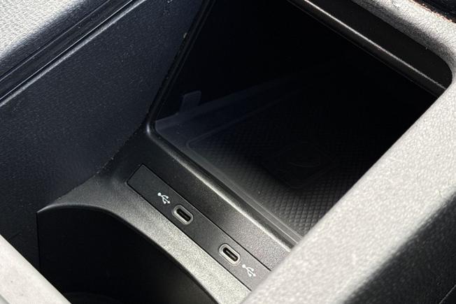 VOLKSWAGEN ID.4 Photo 23