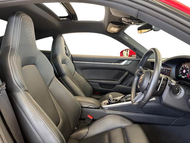 PORSCHE 911 Photo 11