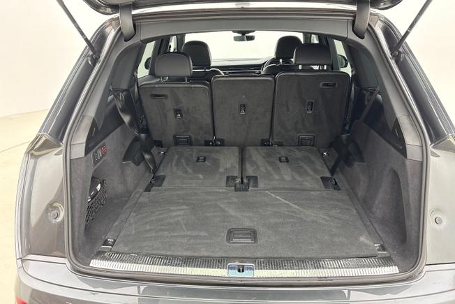 AUDI Q7 Photo 12