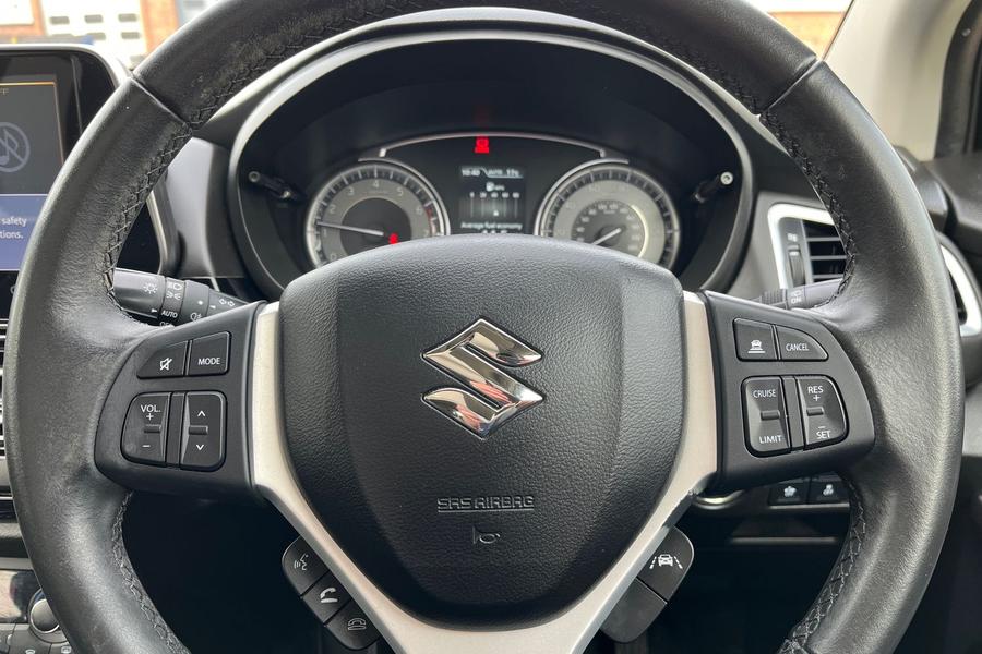 Suzuki S-Cross Photo autoimg-fb8fe49d710c6f43d08447ea365b0d0964c9baf6.jpg