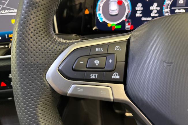 VOLKSWAGEN Golf Photo 16