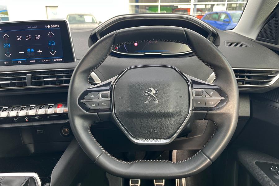 Peugeot 5008 Photo autoimg-fb968b1ed2ea161b8d6a3b129a57fc2d68144b7b.jpg