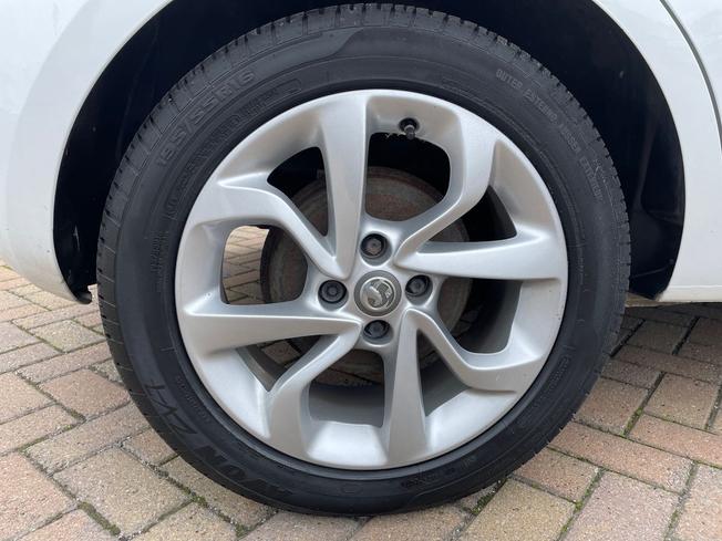 VAUXHALL Corsa Photo 5