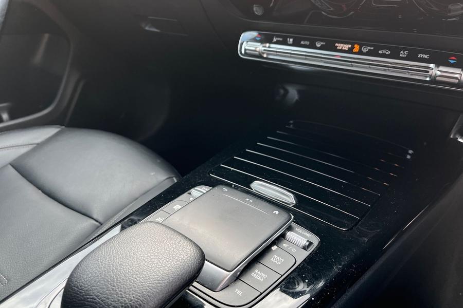 Mercedes-Benz CLA Photo autoimg-fbb15ac35644ead1284f459231089a6fc9653472.jpg