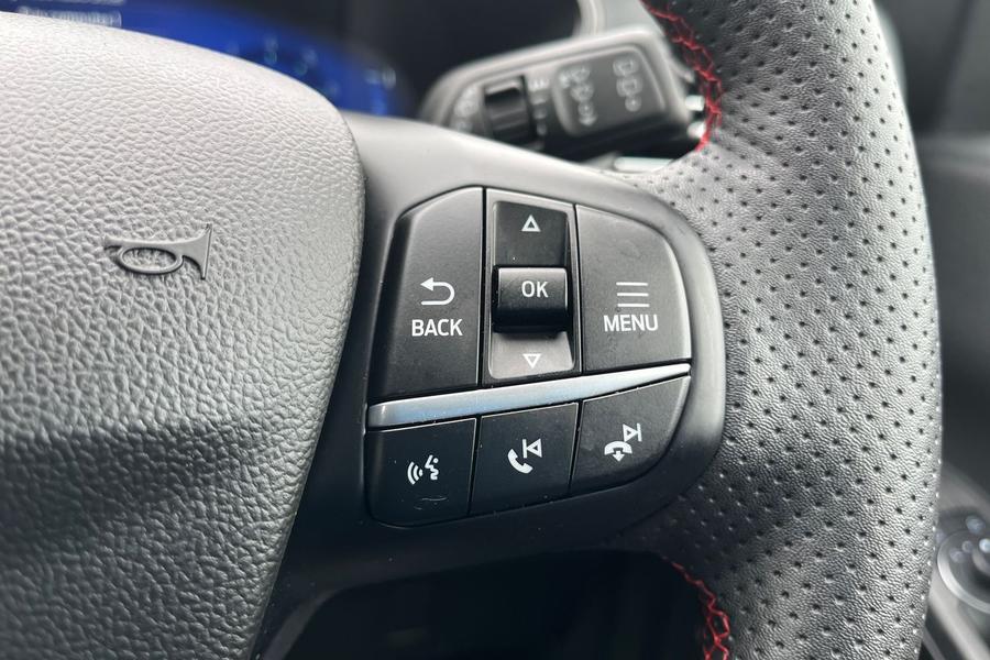 Ford Kuga Photo autoimg-fbb3d6083cf9fadb9877964c70d078c9a5a5c115.jpg