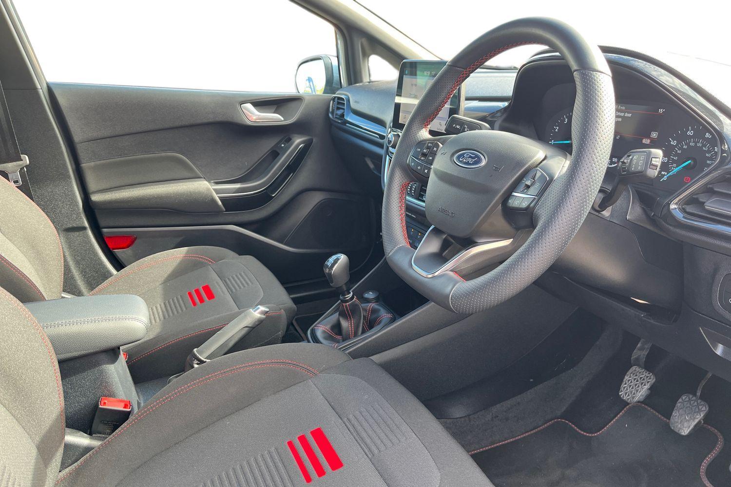 Ford FIESTA Photo 8