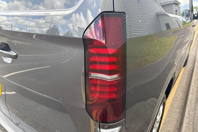 VOLKSWAGEN Transporter Photo 18