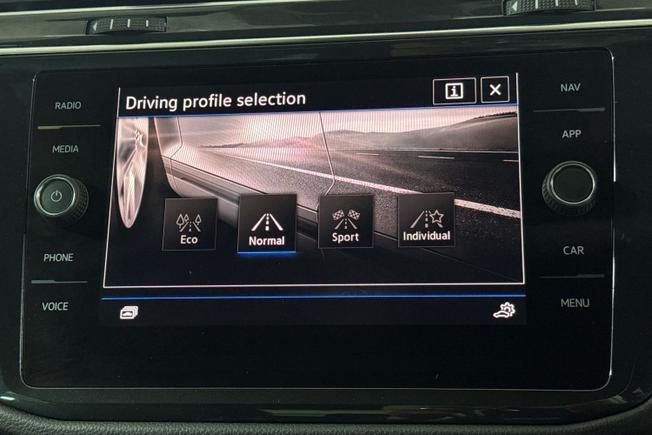 VOLKSWAGEN Tiguan Photo 22