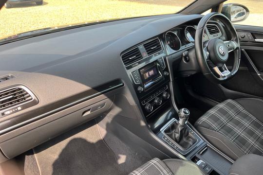 Volkswagen Golf Photo autoimg-fbba2f3ce20ae2c83c824f6642222a6fb1f70e24.jpg