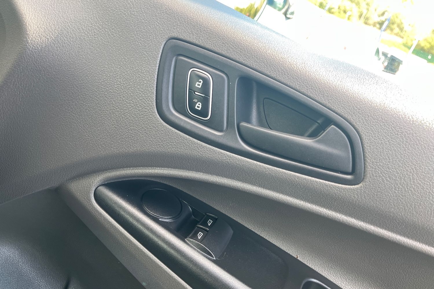 Ford TRANSIT CONNECT Photo 16