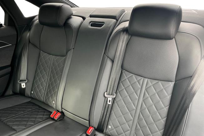 AUDI A8 Photo 9