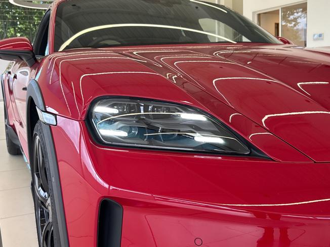 PORSCHE Taycan Photo 21