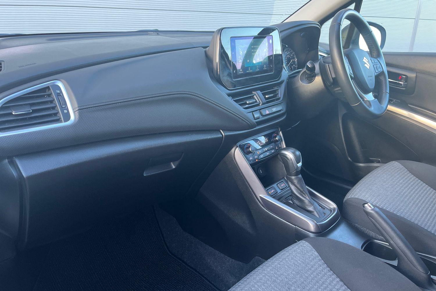 Suzuki S-CROSS Photo 17