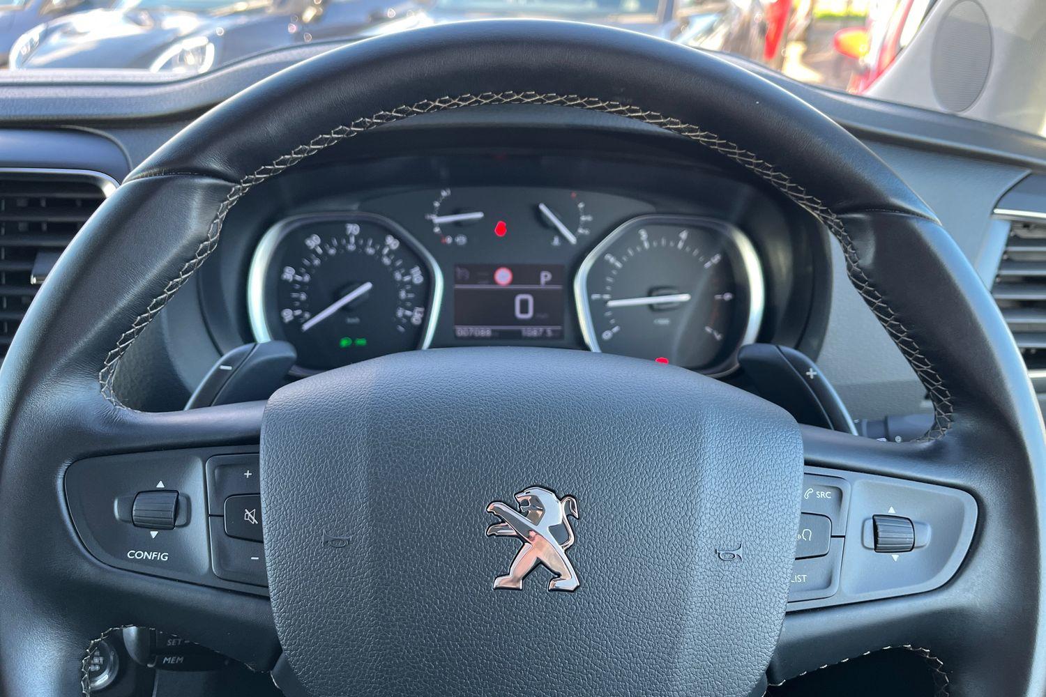 Peugeot TRAVELLER Photo 11