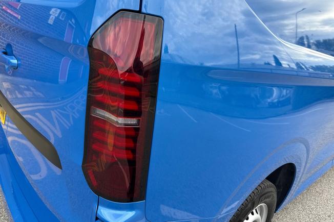 VOLKSWAGEN e-Transporter Photo 18