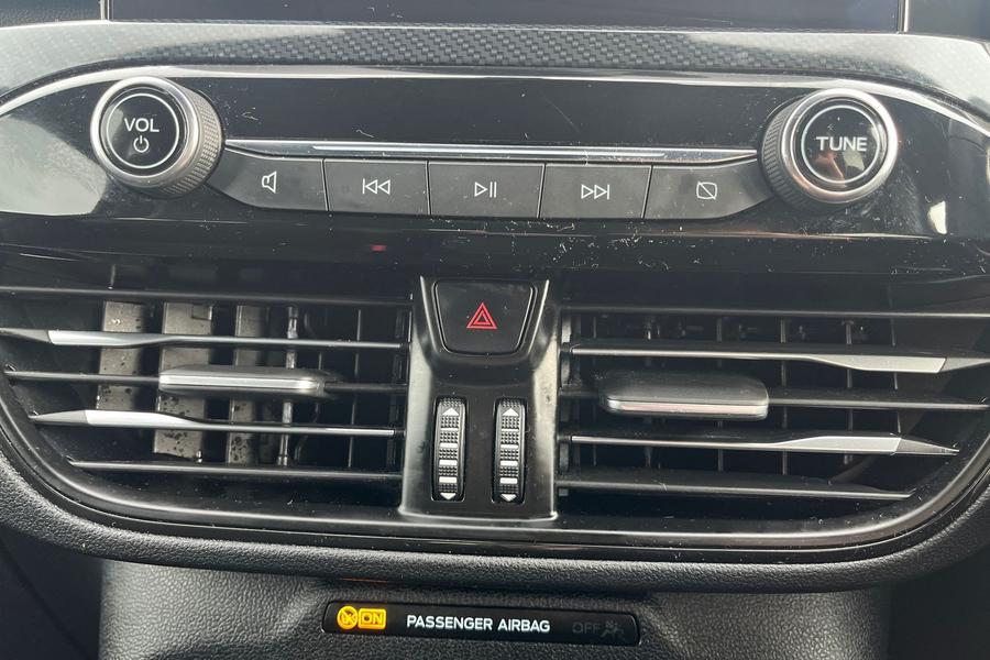 Ford KUGA Photo autoimg-fbd40f9a7dcfeb52aeeb64381fdd101450b67bc5.jpg