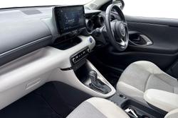 TOYOTA Yaris Photo 2
