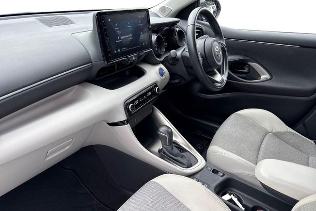 TOYOTA Yaris Photo 2