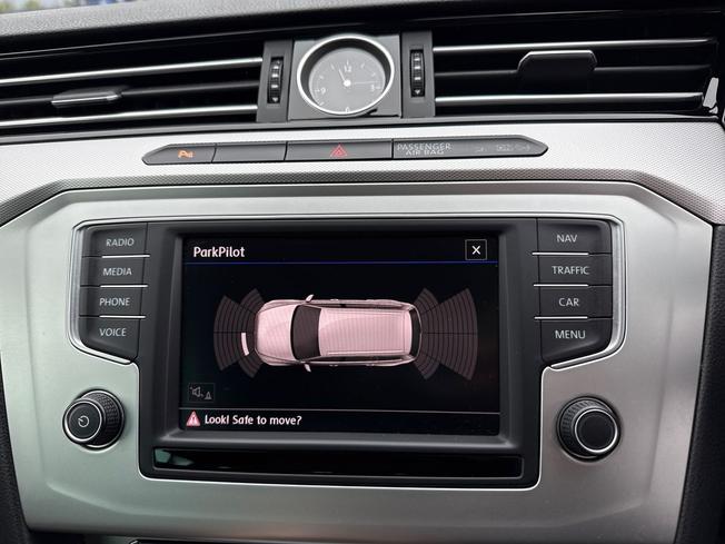 VOLKSWAGEN Passat Photo 43