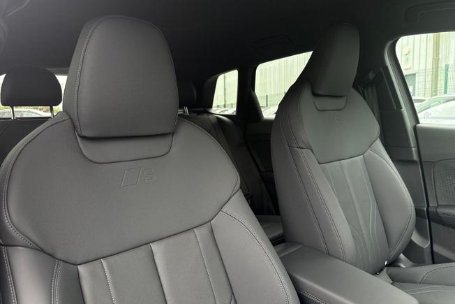 Audi Q3 SUV Photo 35
