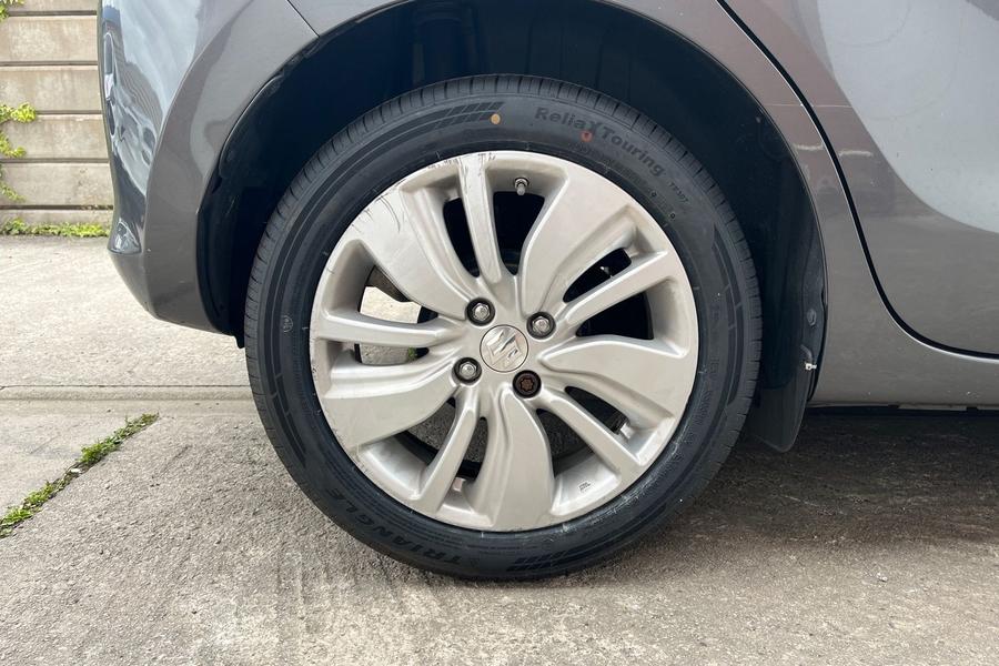 Suzuki SWIFT Photo autoimg-fbdedc71b1f702e3bcf341ed8edc8ac4c41e2840.jpg