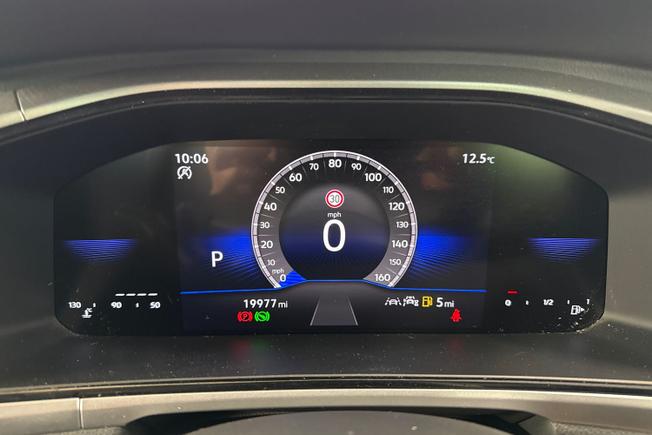 VOLKSWAGEN T-Roc Photo 15