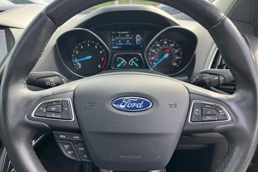 Ford KUGA Photo autoimg-fbdfd186e8bf375e3eaf9b6d9235d1f6316105ec.jpg