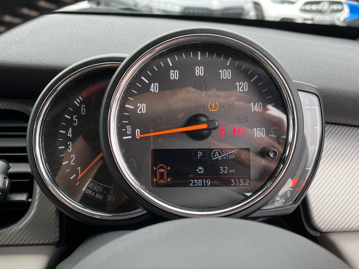 MINI Hatch Photo 40