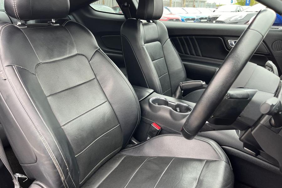 Ford MUSTANG Photo autoimg-fbe3ab83c14b41973ee2619478c11ad1bef49f46.jpg