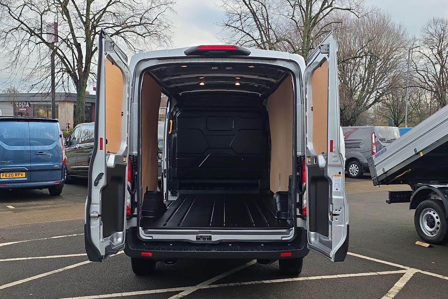 Ford E-TRANSIT Photo 5
