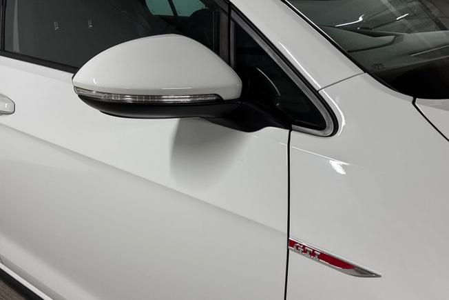 VOLKSWAGEN Golf Photo 20