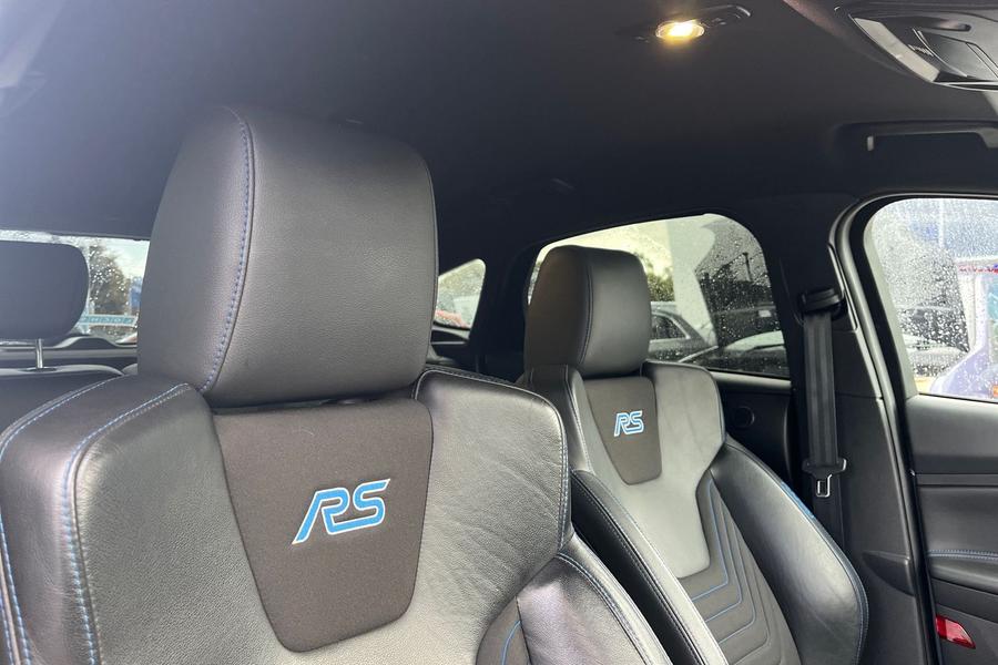 Ford FOCUS RS Photo autoimg-fbf08066ba764a0b1f9562ba0c1ed2b830199be8.jpg