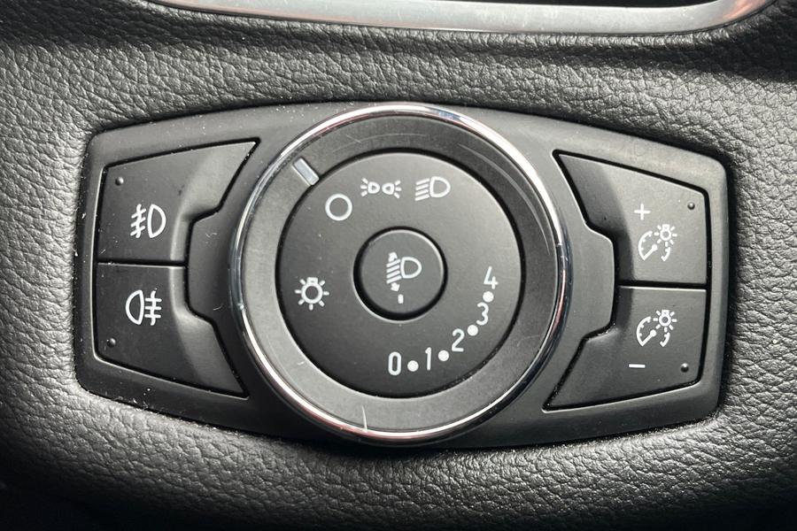 Ford B-MAX Photo autoimg-fbf1e3408c84b5d4252a6b8cf1c4edbb0d325d06.jpg