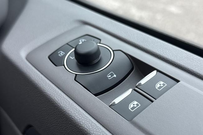 VOLKSWAGEN  Transporter Photo 28