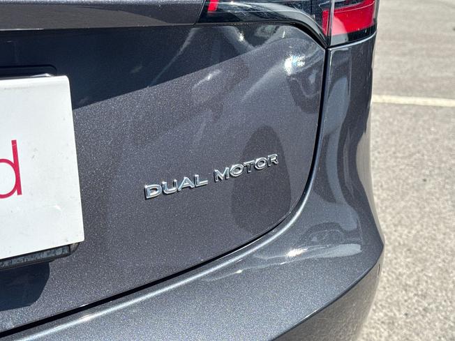 TESLA Model 3 Photo 34